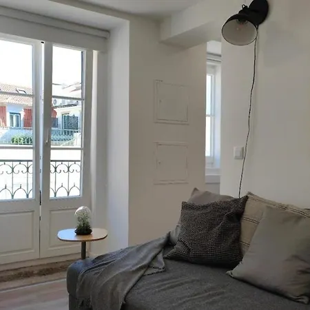 Chiado Modern Attic Duplex 2-bedroom Lägenhet *
